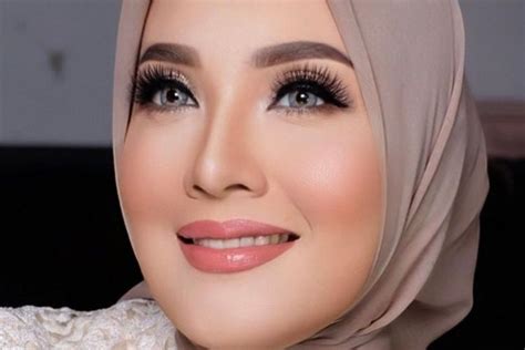 Elma Theana Siapanya Ferry Irawan Profil Artis Yang Jadi Sorotan