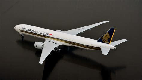 Boeing 777 300ER Plastic Model Airplane Kit 1 144 Scale 04945