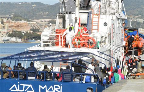 Sbarco Di Migranti A Messina Messina Oggi