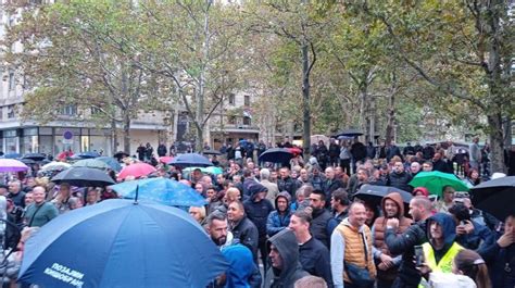 Završen protest sindikata ispred Skupštine grada saobraćaj