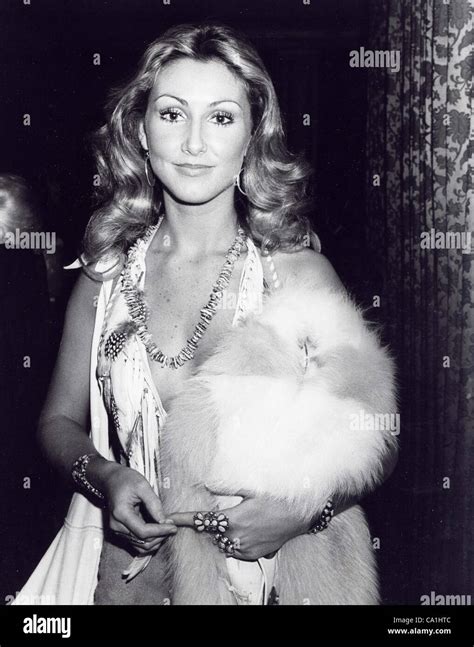 Linda Thompson 1975 Hi Res Stock Photography And Images Alamy