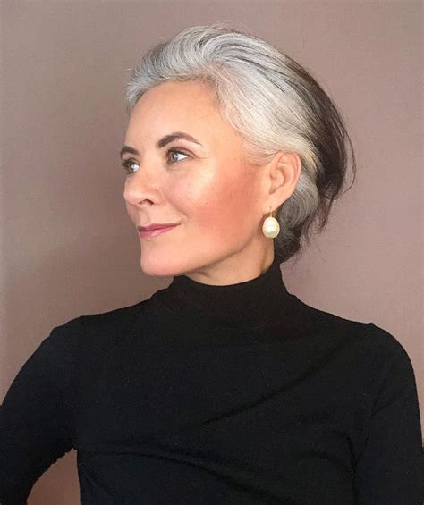 9 Trendy Short Hairstyles For Grey Hair Hairstyles Weekly