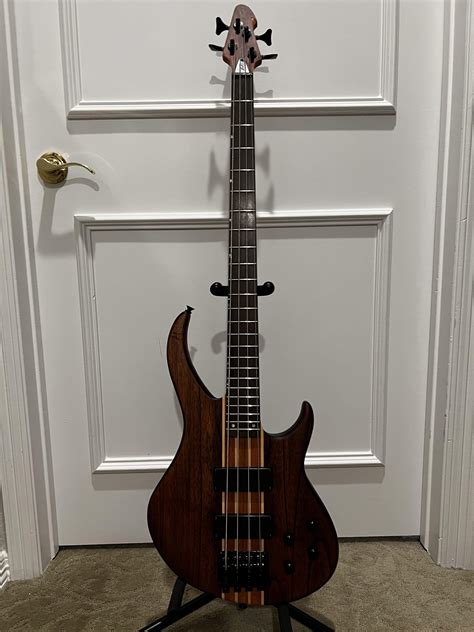 Sold Peavey Grind 4 String Bass Brand New Gorgeous