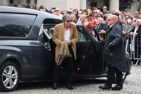 Photo Jacques Dutronc Arrive Aux Obs Ques De Fran Oise Hardy Au