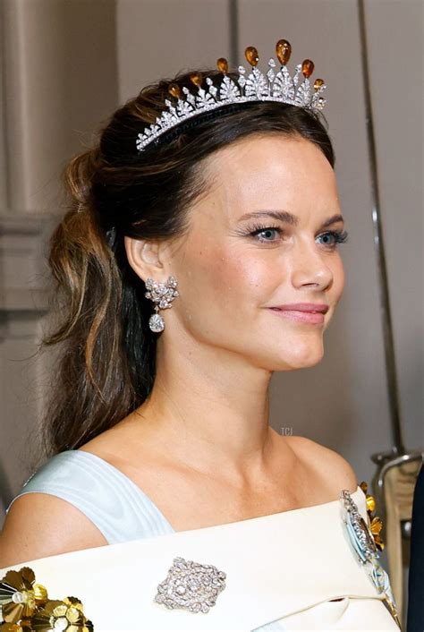 Incredible Royal Tiaras And Jewels At Sweden S Golden Jubilee Banquet In 2024 Royal Crown