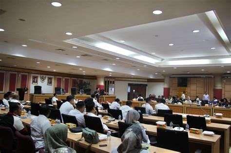 Rapat Kerja Banggar Dprd Riau Bersama Tapd Riau Pembahasan Rancangan