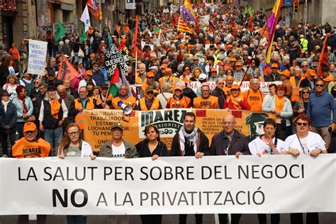 Unes Persones Es Manifesten A Barcelona Per La Sanitat P Blica I