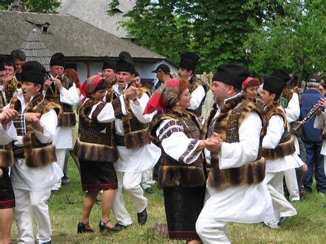 DORUVALLY: TRADITIONAL DE CRACIUN ROMANIA