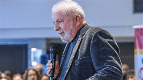 Em Brasília Lula Vai Negociar Pec Do Bolsa Família Vermelho