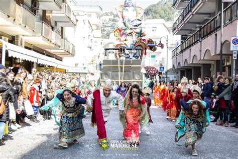 Due Weekend Di Festa E Sfilate Di Carri Allegorici Per Il Gran