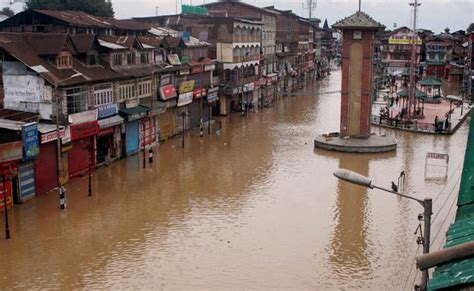 Crisis In Jammu And Kashmir Blackout Floods In Srinagar People Trapped