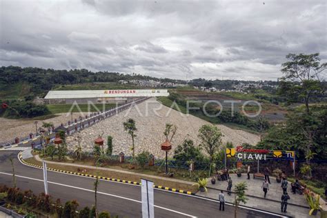 BENDUNGAN KERING PERTAMA DI INDONESIA ANTARA Foto