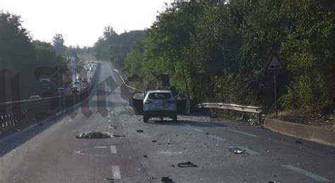 Incidente Sulla Pontina Morti Due Ragazzi Di Anni Ad Aprilia Altri