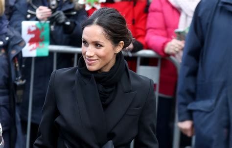 Caras Meghan Markle Brilha Em Look Preto Total