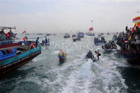 Tradisi Pesta Lomban Di Jepara Antara Foto