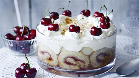 Mary Berry’s tipsy trifle recipe - BBC Food