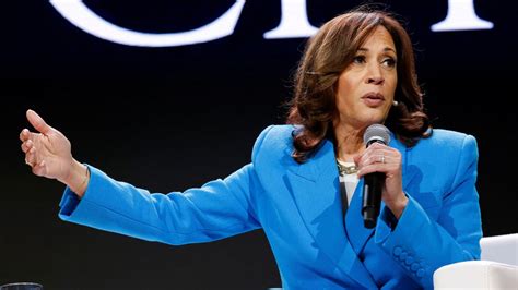 Video Vice President Harris Steps Into Spotlight At Essence Festival Cnn Politics