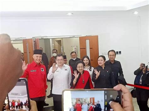 Megawati Dan Ganjar Tiba Di Dpp Pdip Untuk Sambut Perindo