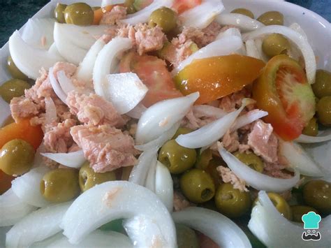 Ensalada de tomate cebolla y atún Fácil