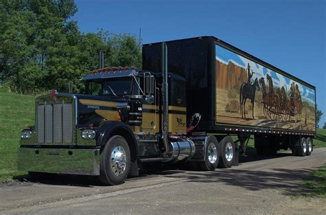 Smokey And The Bandit Tribute 1973 Kenworth W900 Black And Gold Semi ...