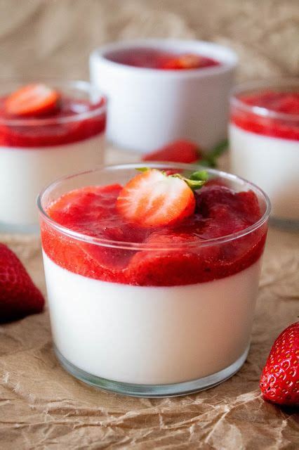 Panna Cotta De Baunilha Calda De Morangos Receitas Panna Cotta