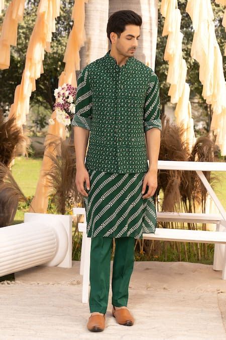 Buy Green Crepe Printed Floral Bundi Kurta Set For Men By Chhavvi