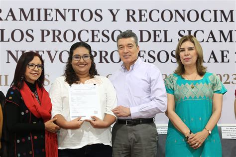 Rutilio Escandón y Leticia Ramírez entregan nombramientos y