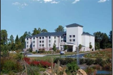 Baymont by Wyndham Mooresville | Mooresville, NC Hotels