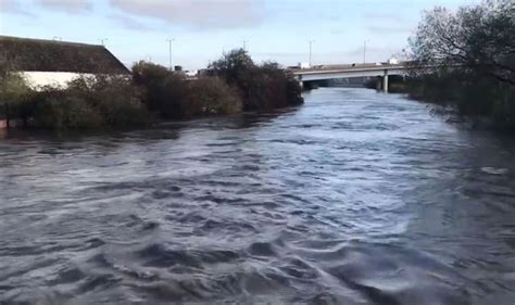 Uk Flooding Doncaster Locals Told To Evacuate Homes Immediately As