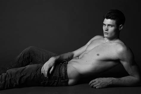 Provocative Wave For Men Half Naked Trek Frantti
