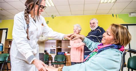 R Sidents Et Pr Pos Es Aux B N Ficiaires Dansent Au Rythme De La