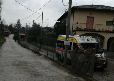 Incendio In Una Casa Di Campagna Paura Nella Zona Di Contrada Rioli A