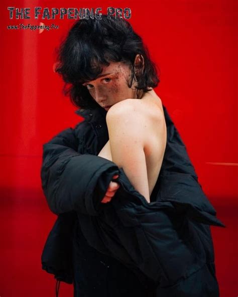 Suzanna Son Nude And Sexy 31 Photos The Fappening