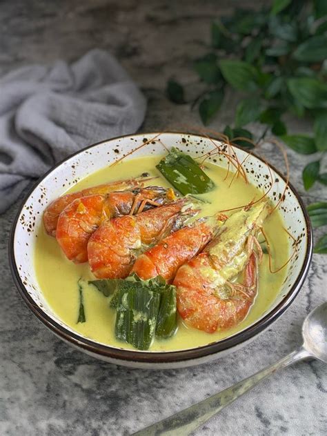 Udang Masak Lemak- Traditional Malay Cuisine. Prawn Cook with Tumeric ...