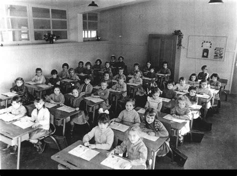 Photo De Classe CE1 De 1957 ECOLE MONTMUZARD Copains D Avant