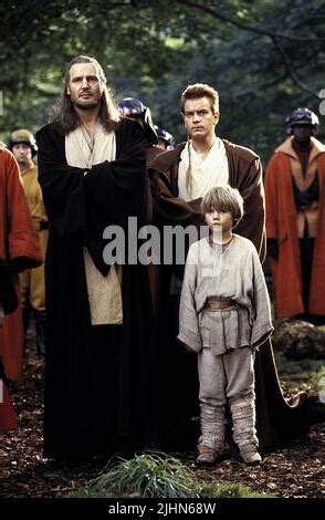 Ewan McGregor Liam Neeson Et Jake Lloyd Star Wars Episode I La