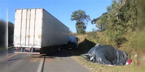 Batida Frontal Entre Caminh O E Carro Mata Tr S Pessoas Na Br