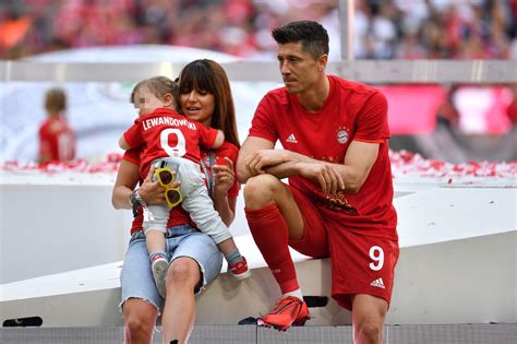 Anna Lewandowska w miesiącu ciąży w BIKINI Kozaczek