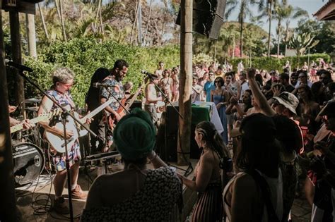 Banda Calorosa E Convidados Esquentam O P Blico Para O Festival Da Lua