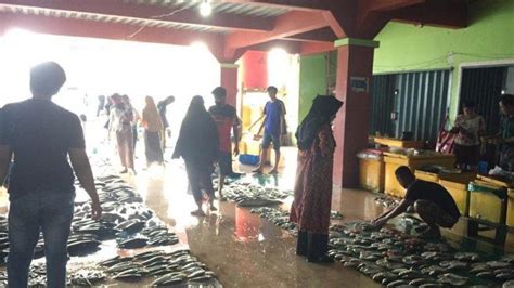 Ikan Tongkol Banjiri Pasar Ikan Tarempa Di Anambas Harga Per Ekor Rp