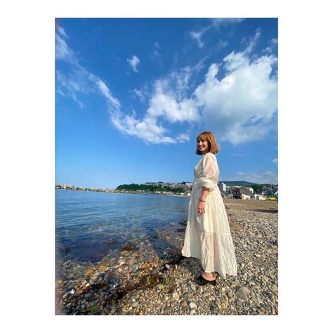 浅井未歩さんのインスタグラム写真 浅井未歩instagram 「昨日は海日和だったぁぁ🏖﻿ うっかり手に日焼け止め塗り忘れて﻿ 焼け