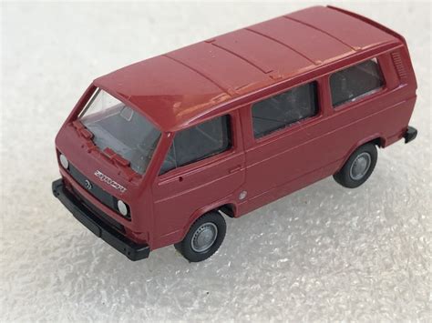 Roco miniatur modell 1422 VW T3 Syncro Bus 4x4 weinrot im Maßstab 1