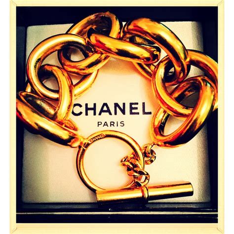 Chanel Paris Christmas Shopping Passport Chain Necklace Fashion