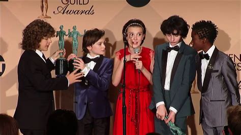 Stranger Things Sag Awards 2017 Full Backstage Interview Youtube