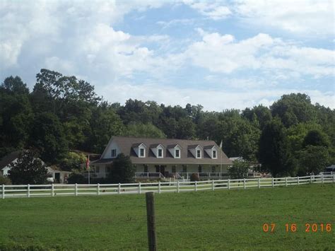 Farmhouses for Sale Right Now