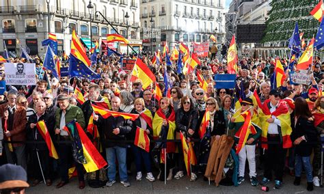 Hundreds Of Thousands Of People Protest Amnesty Deal Between Spains Pm