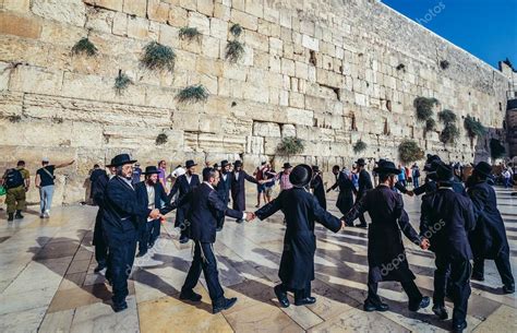 Ortodoxa Judar I Jerusalem Redaktionell Stockfoto © Fotokon 116797810