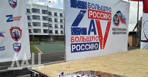 Глава ДНР и вице-премьер РФ вручили жителям Мариуполя ключи от новых ...