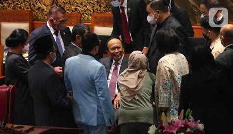 Foto Detik Detik Wakil Ketua Banggar Dpr Ri Jatuh Usai Berikan Laporan