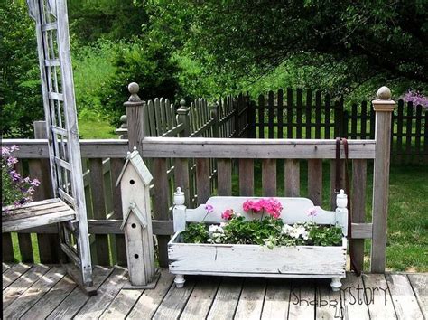 Rustic Spring Porch Decor Ideas To Help You Get Your Outdoor Space